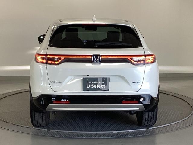 ヴェゼル ｅ：ＨＥＶＺ　純正メモリーナビ　ドラレコ　リアカメラ　衝突回避支援ブレーキ機能　スマキ　Ｐトランク　フルオートエアコン　Ｄレコ　エアバッグ　両席エアバック　Ｒカメ　記録簿付　パワーウィンドウ　ＬＥＤランプ　ソナー（9枚目）