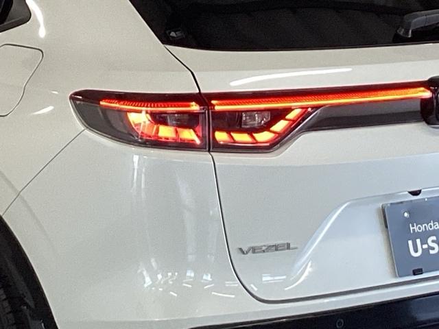 ヴェゼル ｅ：ＨＥＶＺ　純正メモリーナビ　ドラレコ　リアカメラ　衝突回避支援ブレーキ機能　スマキ　Ｐトランク　フルオートエアコン　Ｄレコ　エアバッグ　両席エアバック　Ｒカメ　記録簿付　パワーウィンドウ　ＬＥＤランプ　ソナー（28枚目）