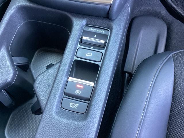 ヴェゼル ｅ：ＨＥＶＺ　純正メモリーナビ　ドラレコ　リアカメラ　衝突回避支援ブレーキ機能　スマキ　Ｐトランク　フルオートエアコン　Ｄレコ　エアバッグ　両席エアバック　Ｒカメ　記録簿付　パワーウィンドウ　ＬＥＤランプ　ソナー（39枚目）