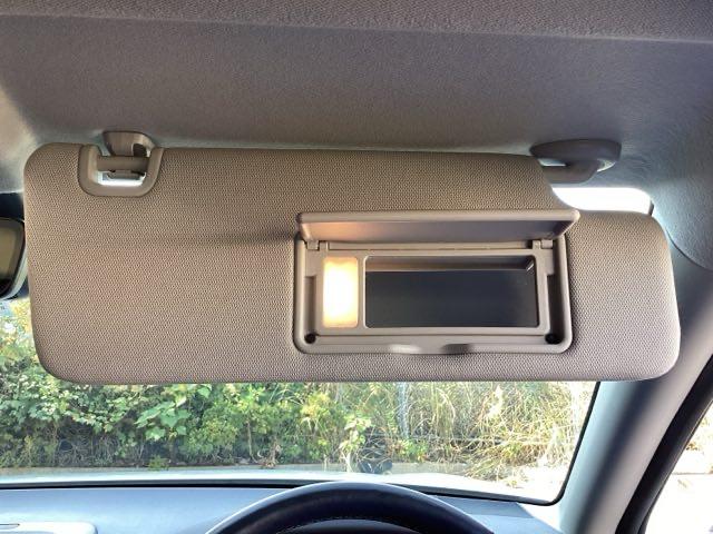 ヴェゼル ｅ：ＨＥＶＺ　純正メモリーナビ　ドラレコ　リアカメラ　衝突回避支援ブレーキ機能　スマキ　Ｐトランク　フルオートエアコン　Ｄレコ　エアバッグ　両席エアバック　Ｒカメ　記録簿付　パワーウィンドウ　ＬＥＤランプ　ソナー（48枚目）