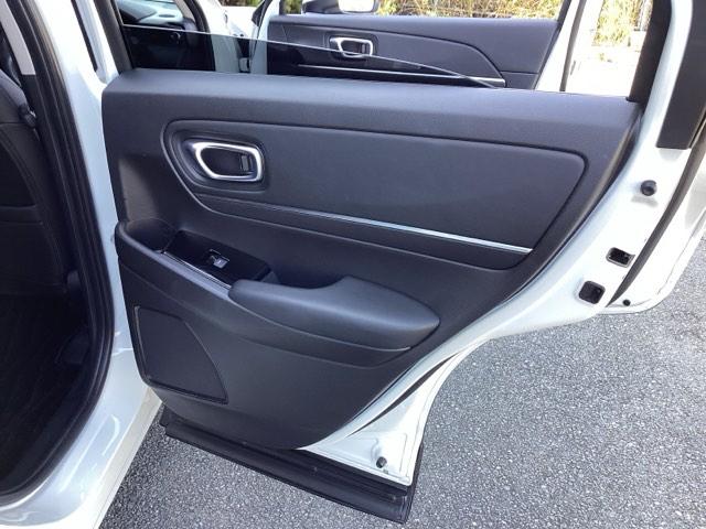 ヴェゼル ｅ：ＨＥＶＺ　純正メモリーナビ　ドラレコ　リアカメラ　衝突回避支援ブレーキ機能　スマキ　Ｐトランク　フルオートエアコン　Ｄレコ　エアバッグ　両席エアバック　Ｒカメ　記録簿付　パワーウィンドウ　ＬＥＤランプ　ソナー（62枚目）