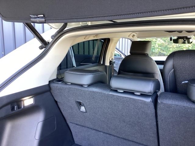 ヴェゼル ｅ：ＨＥＶＺ　純正メモリーナビ　ドラレコ　リアカメラ　衝突回避支援ブレーキ機能　スマキ　Ｐトランク　フルオートエアコン　Ｄレコ　エアバッグ　両席エアバック　Ｒカメ　記録簿付　パワーウィンドウ　ＬＥＤランプ　ソナー（63枚目）