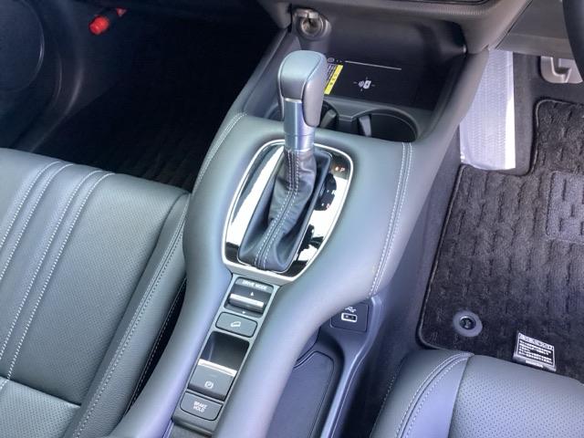 ＺＲ－Ｖ Ｚ　純正メモリナビ　本革パワーシート　ＥＴＣ　Ｄレコ　盗難防止システム　インテリキー　カーテンエアバック　地デジ　ＶＳＡ　Ｂカメラ　クルコン　ＵＳＢ　エアコン　ターボ　本革シ－ト　クリアランスソナー（13枚目）