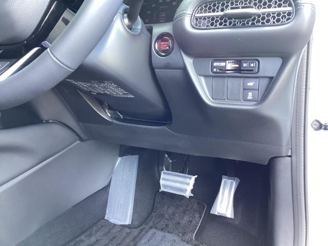 ＺＲ－Ｖ Ｚ　純正メモリナビ　本革パワーシート　ＥＴＣ　Ｄレコ　盗難防止システム　インテリキー　カーテンエアバック　地デジ　ＶＳＡ　Ｂカメラ　クルコン　ＵＳＢ　エアコン　ターボ　本革シ－ト　クリアランスソナー（15枚目）