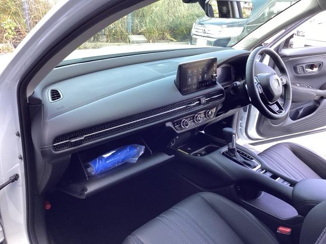 ＺＲ－Ｖ Ｚ　純正メモリナビ　本革パワーシート　ＥＴＣ　Ｄレコ　盗難防止システム　インテリキー　カーテンエアバック　地デジ　ＶＳＡ　Ｂカメラ　クルコン　ＵＳＢ　エアコン　ターボ　本革シ－ト　クリアランスソナー（33枚目）