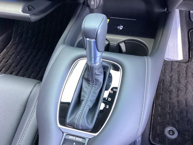 ＺＲ－Ｖ Ｚ　純正メモリナビ　本革パワーシート　ＥＴＣ　Ｄレコ　盗難防止システム　インテリキー　カーテンエアバック　地デジ　ＶＳＡ　Ｂカメラ　クルコン　ＵＳＢ　エアコン　ターボ　本革シ－ト　クリアランスソナー（37枚目）