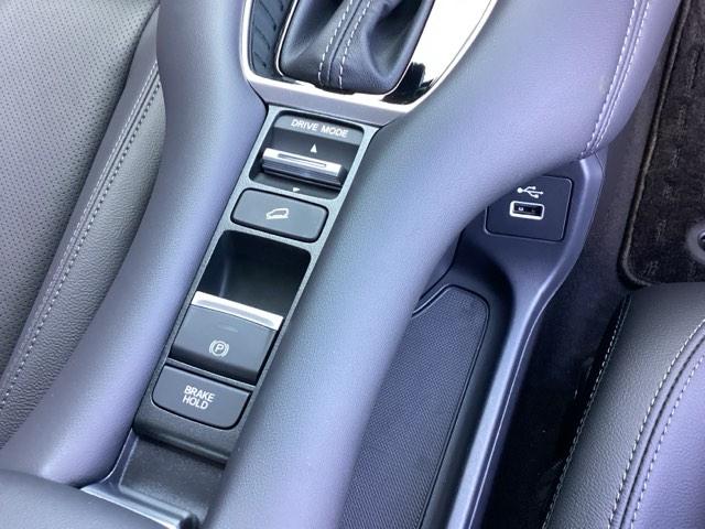 ＺＲ－Ｖ Ｚ　純正メモリナビ　本革パワーシート　ＥＴＣ　Ｄレコ　盗難防止システム　インテリキー　カーテンエアバック　地デジ　ＶＳＡ　Ｂカメラ　クルコン　ＵＳＢ　エアコン　ターボ　本革シ－ト　クリアランスソナー（38枚目）