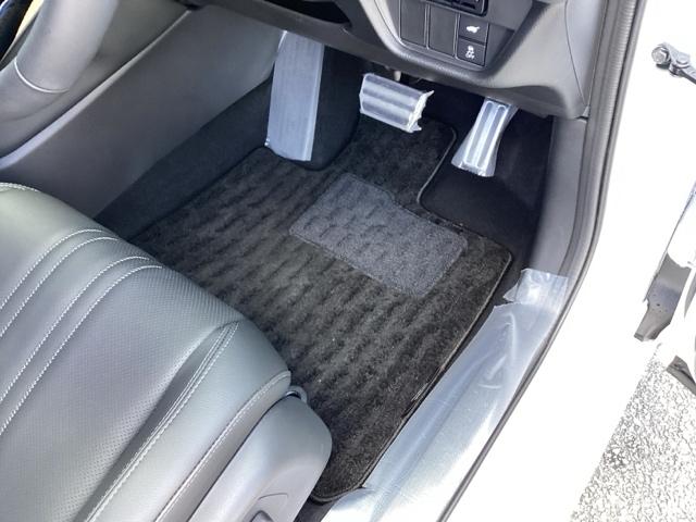 ＺＲ－Ｖ Ｚ　純正メモリナビ　本革パワーシート　ＥＴＣ　Ｄレコ　盗難防止システム　インテリキー　カーテンエアバック　地デジ　ＶＳＡ　Ｂカメラ　クルコン　ＵＳＢ　エアコン　ターボ　本革シ－ト　クリアランスソナー（52枚目）