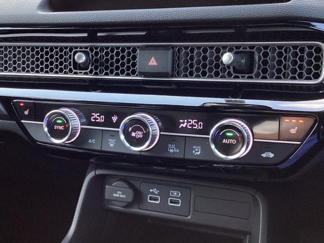 シビック e:HEV メモリーナビ ドラレコ リアカメラ 盗難防止システム クリアランスソナー オートクルーズコントロール 地デジフルセグ 後カメラ USBポート パワーステアリング パワーシート LEDライト エアコン(16枚目)