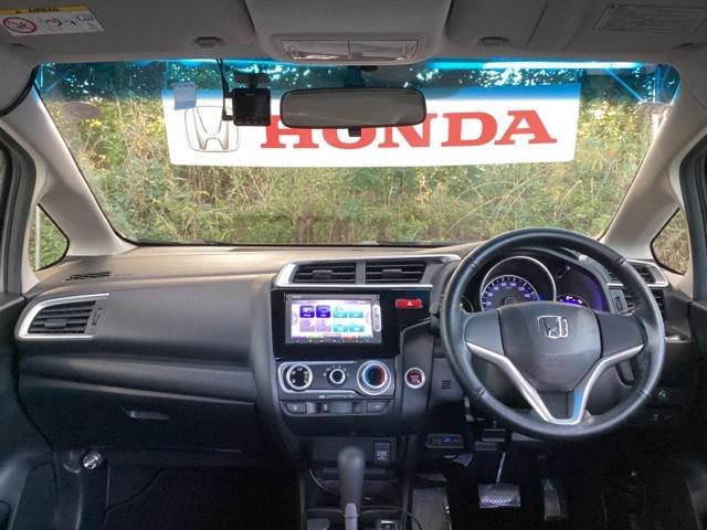 フィット １３Ｇ・Ｆパッケージ　メモリーナビ　ＥＴＣ　イモビ　スマ－トキ－　記録簿有り　ＶＳＡ　助手席エアバッグ　オートエアコン　エアバック　ＰＳ　キ－フリ－　１セグ　ＰＷ　ＡＢＳ　ＴＶナビ　アイドリングＳＴＯＰ（2枚目）