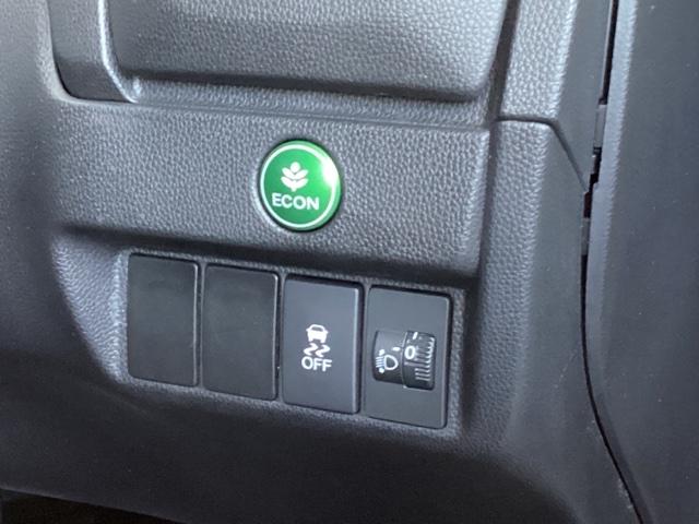 フィット １３Ｇ・Ｆパッケージ　メモリーナビ　ＥＴＣ　イモビ　スマ－トキ－　記録簿有り　ＶＳＡ　助手席エアバッグ　オートエアコン　エアバック　ＰＳ　キ－フリ－　１セグ　ＰＷ　ＡＢＳ　ＴＶナビ　アイドリングＳＴＯＰ（13枚目）