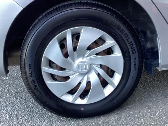 フィット １３Ｇ・Ｆパッケージ　メモリーナビ　ＥＴＣ　イモビ　スマ－トキ－　記録簿有り　ＶＳＡ　助手席エアバッグ　オートエアコン　エアバック　ＰＳ　キ－フリ－　１セグ　ＰＷ　ＡＢＳ　ＴＶナビ　アイドリングＳＴＯＰ（19枚目）