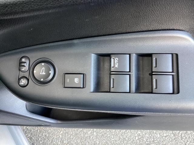 フィット １３Ｇ・Ｆパッケージ　メモリーナビ　ＥＴＣ　イモビ　スマ－トキ－　記録簿有り　ＶＳＡ　助手席エアバッグ　オートエアコン　エアバック　ＰＳ　キ－フリ－　１セグ　ＰＷ　ＡＢＳ　ＴＶナビ　アイドリングＳＴＯＰ（21枚目）