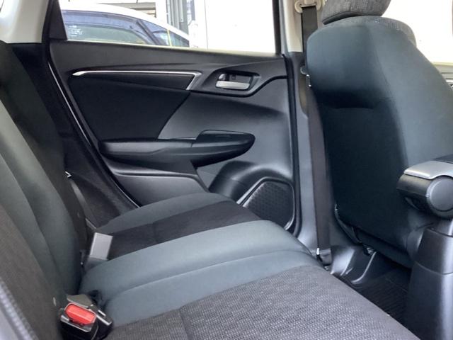 フィット １３Ｇ・Ｆパッケージ　メモリーナビ　ＥＴＣ　イモビ　スマ－トキ－　記録簿有り　ＶＳＡ　助手席エアバッグ　オートエアコン　エアバック　ＰＳ　キ－フリ－　１セグ　ＰＷ　ＡＢＳ　ＴＶナビ　アイドリングＳＴＯＰ（24枚目）