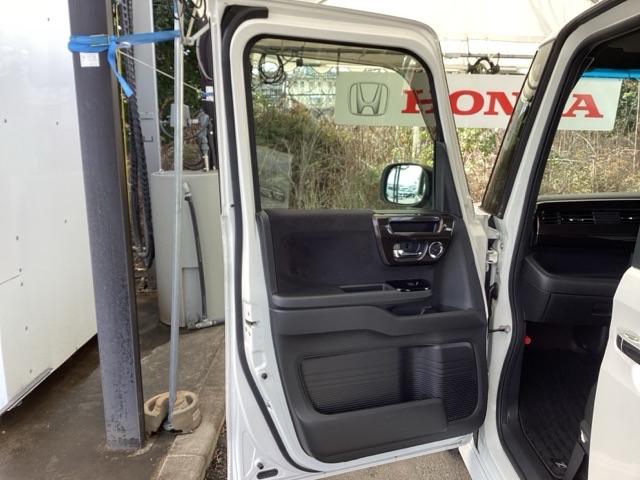 N-BOXカスタム G・Lホンダセンシング 地デジTV 整備記録簿 助手席エアバッグ キーレス アイドリングST セキュリティーアラーム スマ-トキ- リアカメラ ナビTV ETC 前車追従機能 サイドエアバッグ DVD(30枚目)