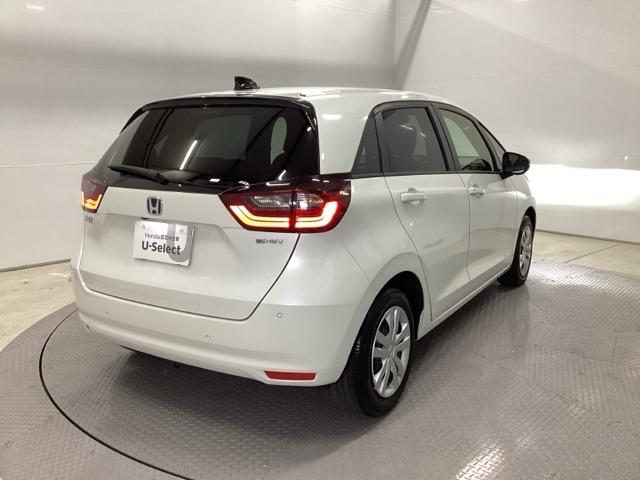 フィット e:HEVホーム 試乗車 メモリーナビ ドラレコ ETC 前後誤発進抑制機能 クリソナ 助手席エアバッグ 運転席エアバッグ アイドリングストップ 禁煙 LEDライト USB接続 バックカメラ ABS サイドエアバッグ(8枚目)