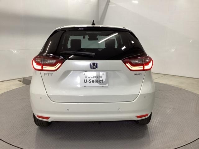 フィット e:HEVホーム 試乗車 メモリーナビ ドラレコ ETC 前後誤発進抑制機能 クリソナ 助手席エアバッグ 運転席エアバッグ アイドリングストップ 禁煙 LEDライト USB接続 バックカメラ ABS サイドエアバッグ(9枚目)