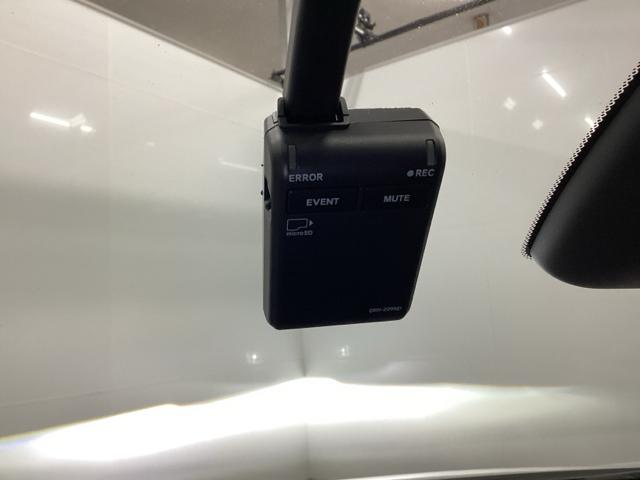 フィット e:HEVホーム 試乗車 メモリーナビ ドラレコ ETC 前後誤発進抑制機能 クリソナ 助手席エアバッグ 運転席エアバッグ アイドリングストップ 禁煙 LEDライト USB接続 バックカメラ ABS サイドエアバッグ(12枚目)