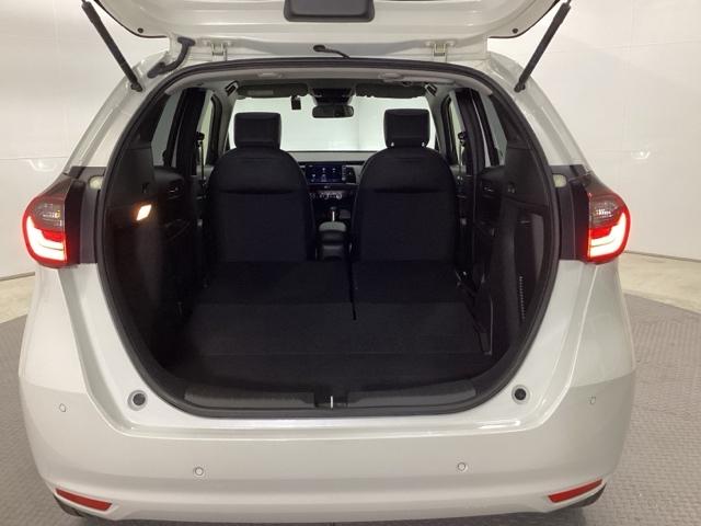 フィット e:HEVホーム 試乗車 メモリーナビ ドラレコ ETC 前後誤発進抑制機能 クリソナ 助手席エアバッグ 運転席エアバッグ アイドリングストップ 禁煙 LEDライト USB接続 バックカメラ ABS サイドエアバッグ(23枚目)