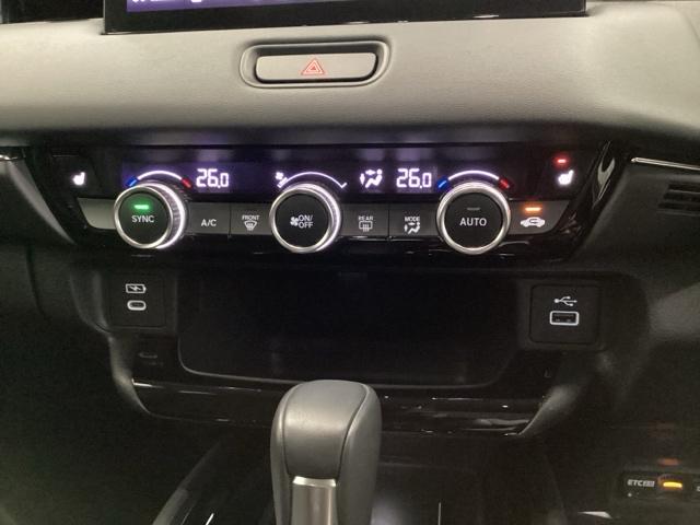 ヴェゼル ｅ：ＨＥＶＺ　試乗車　メモリーナビ　ドラレコ　ＥＴＣ　衝突回避支援ブレーキ機能　スマキ　Ｐトランク　フルオートエアコン　Ｄレコ　エアバッグ　両席エアバック　Ｒカメ　パワーウィンドウ　ＬＥＤランプ　ソナー　クルーズＣ（15枚目）