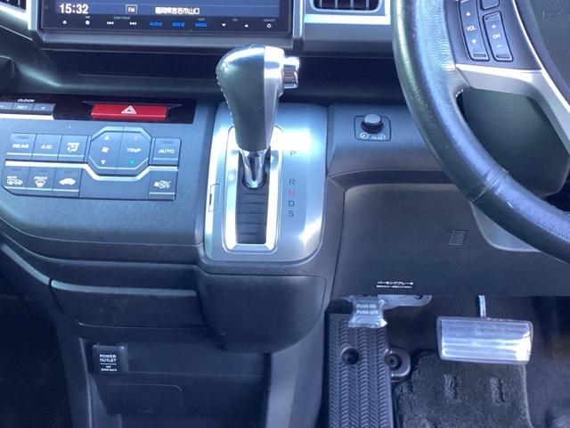 ステップワゴンスパーダ Ｚクールスピリット　メモリーナビ　リアカメラ　ＥＴＣ　バックカメ　ダブルエアコン　キーフリー　ナビＴＶ　横滑防止　フルオートエアコン　パワーウインドウ　Ａクルーズ　三列シート　運転席エアバック　パワステ　ＡＢＳ　エアロ（13枚目）