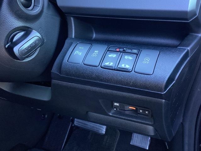 ステップワゴンスパーダ Ｚクールスピリット　メモリーナビ　リアカメラ　ＥＴＣ　バックカメ　ダブルエアコン　キーフリー　ナビＴＶ　横滑防止　フルオートエアコン　パワーウインドウ　Ａクルーズ　三列シート　運転席エアバック　パワステ　ＡＢＳ　エアロ（14枚目）