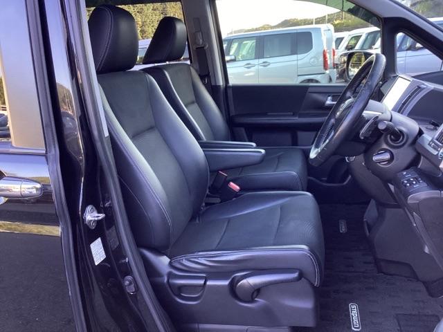 ステップワゴンスパーダ Ｚクールスピリット　メモリーナビ　リアカメラ　ＥＴＣ　バックカメ　ダブルエアコン　キーフリー　ナビＴＶ　横滑防止　フルオートエアコン　パワーウインドウ　Ａクルーズ　三列シート　運転席エアバック　パワステ　ＡＢＳ　エアロ（17枚目）