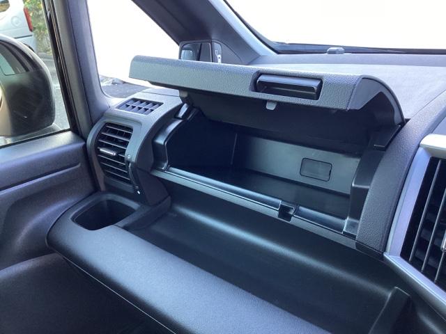 ステップワゴンスパーダ Ｚクールスピリット　メモリーナビ　リアカメラ　ＥＴＣ　バックカメ　ダブルエアコン　キーフリー　ナビＴＶ　横滑防止　フルオートエアコン　パワーウインドウ　Ａクルーズ　三列シート　運転席エアバック　パワステ　ＡＢＳ　エアロ（31枚目）