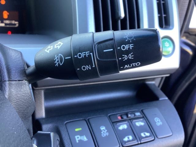 ステップワゴンスパーダ Ｚクールスピリット　メモリーナビ　リアカメラ　ＥＴＣ　バックカメ　ダブルエアコン　キーフリー　ナビＴＶ　横滑防止　フルオートエアコン　パワーウインドウ　Ａクルーズ　三列シート　運転席エアバック　パワステ　ＡＢＳ　エアロ（35枚目）