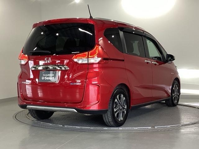 フリードハイブリッド ハイブリッド・クロスターホンダセンシング　純正メモリーナビ　両側電動スライドドア　両側Ｐスライドドア　ＵＳＢ　オートクルーズコントロール　記録簿　ＤＶＤ再生可能　ＬＥＤライト　ＡＢＳ　盗難防止　スマ－トキ－　ＶＳＡ　ウォークスルー　フルセグ（32枚目）