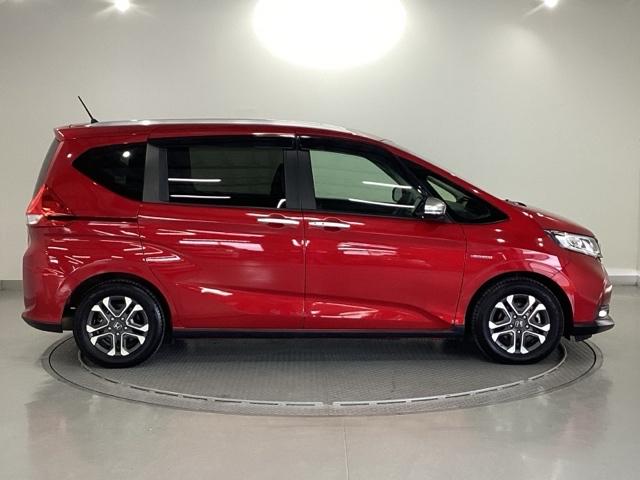 フリードハイブリッド ハイブリッド・クロスターホンダセンシング　純正メモリーナビ　両側電動スライドドア　両側Ｐスライドドア　ＵＳＢ　オートクルーズコントロール　記録簿　ＤＶＤ再生可能　ＬＥＤライト　ＡＢＳ　盗難防止　スマ－トキ－　ＶＳＡ　ウォークスルー　フルセグ（33枚目）