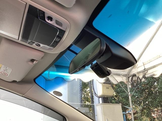 オデッセイハイブリッド ハイブリッドアブソルート・ホンダセンシング　純正メモリーナビ　パワーシート　ＥＴＣ　サイドカーテンエアバック　リアカメラ　Ｐシート　フルオートエアコン　ＡＢＳ　キーレス　ＶＳＡ　Ｗエアバッグ　ＬＥＤライト　３列シート　パワーウィンドウ　ナビＴＶ（10枚目）