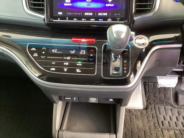 オデッセイハイブリッド ハイブリッドアブソルート・ホンダセンシング　純正メモリーナビ　パワーシート　ＥＴＣ　サイドカーテンエアバック　リアカメラ　Ｐシート　フルオートエアコン　ＡＢＳ　キーレス　ＶＳＡ　Ｗエアバッグ　ＬＥＤライト　３列シート　パワーウィンドウ　ナビＴＶ（13枚目）