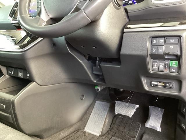 オデッセイハイブリッド ハイブリッドアブソルート・ホンダセンシング　純正メモリーナビ　パワーシート　ＥＴＣ　サイドカーテンエアバック　リアカメラ　Ｐシート　フルオートエアコン　ＡＢＳ　キーレス　ＶＳＡ　Ｗエアバッグ　ＬＥＤライト　３列シート　パワーウィンドウ　ナビＴＶ（15枚目）