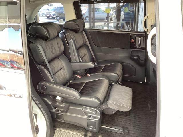 オデッセイハイブリッド ハイブリッドアブソルート・ホンダセンシング　純正メモリーナビ　パワーシート　ＥＴＣ　サイドカーテンエアバック　リアカメラ　Ｐシート　フルオートエアコン　ＡＢＳ　キーレス　ＶＳＡ　Ｗエアバッグ　ＬＥＤライト　３列シート　パワーウィンドウ　ナビＴＶ（17枚目）