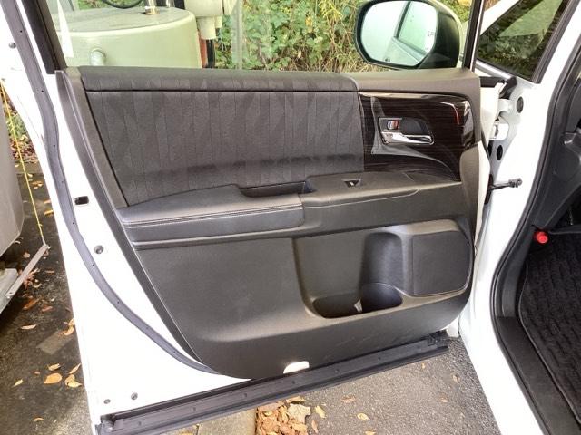 オデッセイハイブリッド ハイブリッドアブソルート・ホンダセンシング　純正メモリーナビ　パワーシート　ＥＴＣ　サイドカーテンエアバック　リアカメラ　Ｐシート　フルオートエアコン　ＡＢＳ　キーレス　ＶＳＡ　Ｗエアバッグ　ＬＥＤライト　３列シート　パワーウィンドウ　ナビＴＶ（35枚目）