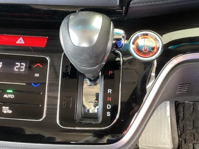 オデッセイハイブリッド ハイブリッドアブソルート・ホンダセンシング　純正メモリーナビ　パワーシート　ＥＴＣ　サイドカーテンエアバック　リアカメラ　Ｐシート　フルオートエアコン　ＡＢＳ　キーレス　ＶＳＡ　Ｗエアバッグ　ＬＥＤライト　３列シート　パワーウィンドウ　ナビＴＶ（40枚目）