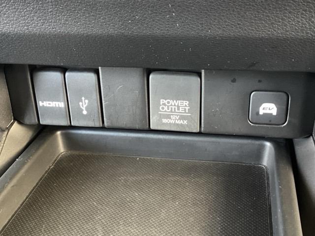 オデッセイハイブリッド ハイブリッドアブソルート・ホンダセンシング　純正メモリーナビ　パワーシート　ＥＴＣ　サイドカーテンエアバック　リアカメラ　Ｐシート　フルオートエアコン　ＡＢＳ　キーレス　ＶＳＡ　Ｗエアバッグ　ＬＥＤライト　３列シート　パワーウィンドウ　ナビＴＶ（41枚目）