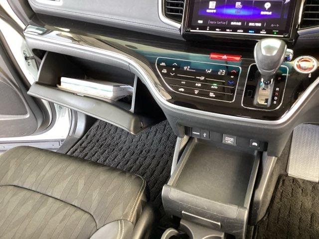 オデッセイハイブリッド ハイブリッドアブソルート・ホンダセンシング　純正メモリーナビ　パワーシート　ＥＴＣ　サイドカーテンエアバック　リアカメラ　Ｐシート　フルオートエアコン　ＡＢＳ　キーレス　ＶＳＡ　Ｗエアバッグ　ＬＥＤライト　３列シート　パワーウィンドウ　ナビＴＶ（42枚目）