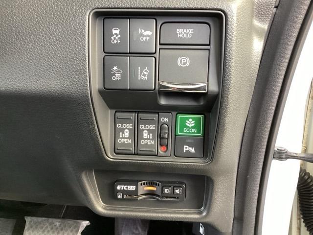 オデッセイハイブリッド ハイブリッドアブソルート・ホンダセンシング　純正メモリーナビ　パワーシート　ＥＴＣ　サイドカーテンエアバック　リアカメラ　Ｐシート　フルオートエアコン　ＡＢＳ　キーレス　ＶＳＡ　Ｗエアバッグ　ＬＥＤライト　３列シート　パワーウィンドウ　ナビＴＶ（46枚目）