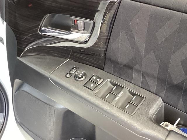 オデッセイハイブリッド ハイブリッドアブソルート・ホンダセンシング　純正メモリーナビ　パワーシート　ＥＴＣ　サイドカーテンエアバック　リアカメラ　Ｐシート　フルオートエアコン　ＡＢＳ　キーレス　ＶＳＡ　Ｗエアバッグ　ＬＥＤライト　３列シート　パワーウィンドウ　ナビＴＶ（52枚目）