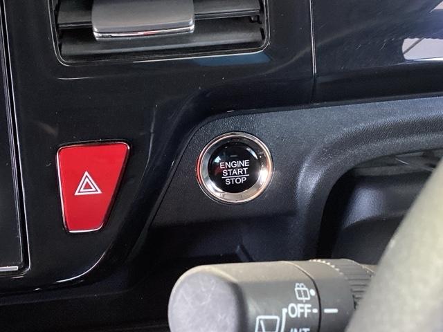 ステップワゴンスパーダ スパーダ・クールスピリットホンダセンシング　純正ナビ　フルセグ　リア席モニター　サイドエアバック　スマートキ　左右電動スライドドア　バックモニタ　地ＴＶ　ナビ＆ＴＶ　助手席エアバッグ　ＡＡＣ　横滑り防止機能　ターボ車　シートヒータ　ＡＢＳ（15枚目）