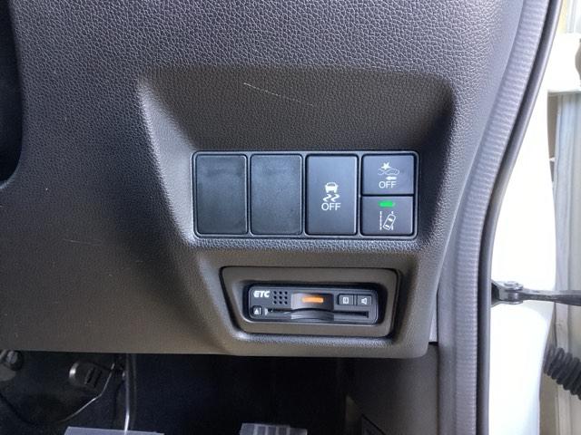 ステップワゴンスパーダ スパーダ・クールスピリットホンダセンシング　純正ナビ　フルセグ　リア席モニター　サイドエアバック　スマートキ　左右電動スライドドア　バックモニタ　地ＴＶ　ナビ＆ＴＶ　助手席エアバッグ　ＡＡＣ　横滑り防止機能　ターボ車　シートヒータ　ＡＢＳ（17枚目）