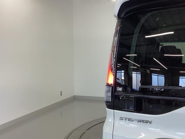 ステップワゴンスパーダ スパーダ・クールスピリットホンダセンシング　純正ナビ　フルセグ　リア席モニター　サイドエアバック　スマートキ　左右電動スライドドア　バックモニタ　地ＴＶ　ナビ＆ＴＶ　助手席エアバッグ　ＡＡＣ　横滑り防止機能　ターボ車　シートヒータ　ＡＢＳ（37枚目）