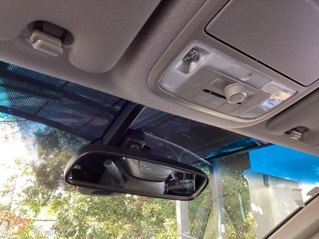 ステップワゴンスパーダ スパーダ・クールスピリットホンダセンシング　純正ナビ　フルセグ　リア席モニター　サイドエアバック　スマートキ　左右電動スライドドア　バックモニタ　地ＴＶ　ナビ＆ＴＶ　助手席エアバッグ　ＡＡＣ　横滑り防止機能　ターボ車　シートヒータ　ＡＢＳ（47枚目）