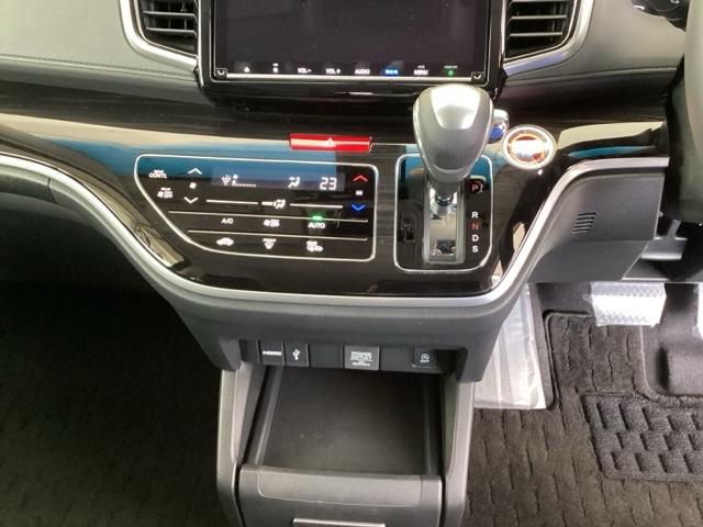 オデッセイ アブソルート・ホンダセンシング　オーディオレス　両側電動スライドドア　ＬＥＤヘッドランプ　ｉストップ　キーフリー　バックモニター　Ｐシート　オートクルーズコントロール　ウォークスルー　サイドエアバッグ　オートエアコン　横滑り防止装置（12枚目）