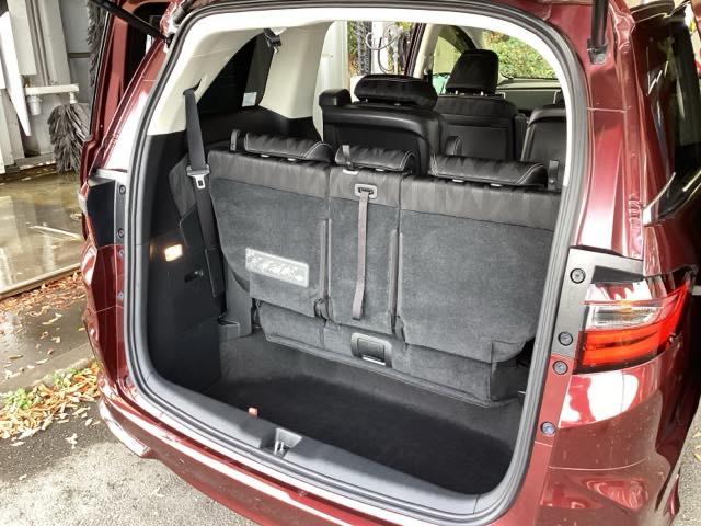 オデッセイ アブソルート・ホンダセンシング　オーディオレス　両側電動スライドドア　ＬＥＤヘッドランプ　ｉストップ　キーフリー　バックモニター　Ｐシート　オートクルーズコントロール　ウォークスルー　サイドエアバッグ　オートエアコン　横滑り防止装置（18枚目）