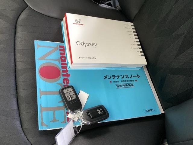 オデッセイ アブソルート・ホンダセンシング　オーディオレス　両側電動スライドドア　ＬＥＤヘッドランプ　ｉストップ　キーフリー　バックモニター　Ｐシート　オートクルーズコントロール　ウォークスルー　サイドエアバッグ　オートエアコン　横滑り防止装置（32枚目）
