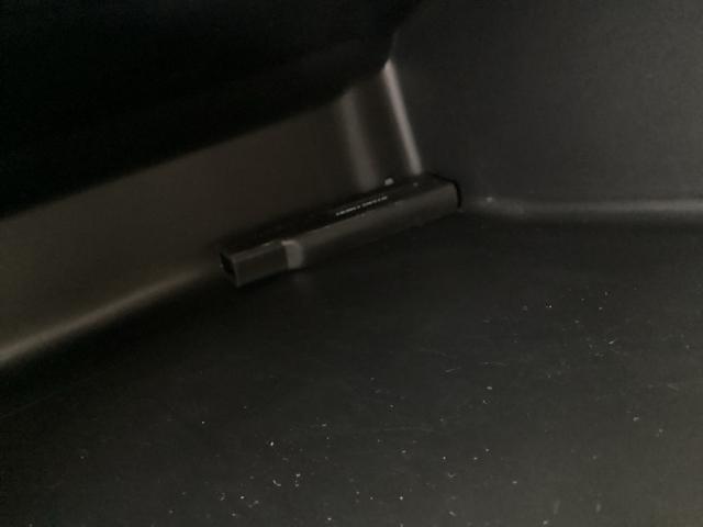 オデッセイ アブソルート・ホンダセンシング　オーディオレス　両側電動スライドドア　ＬＥＤヘッドランプ　ｉストップ　キーフリー　バックモニター　Ｐシート　オートクルーズコントロール　ウォークスルー　サイドエアバッグ　オートエアコン　横滑り防止装置（33枚目）