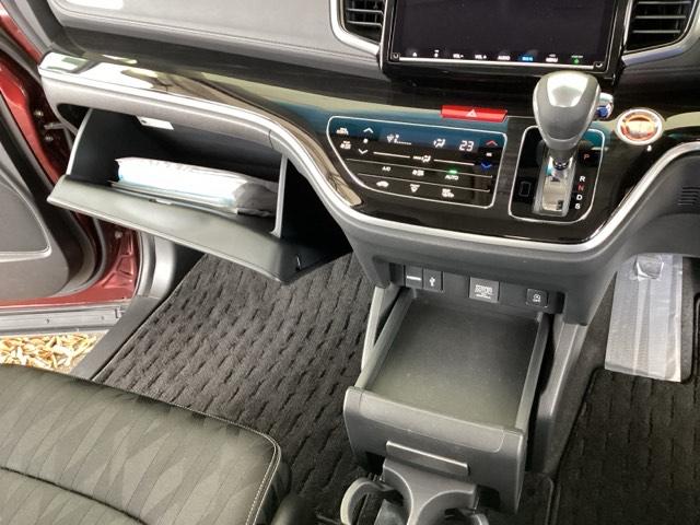 オデッセイ アブソルート・ホンダセンシング　オーディオレス　両側電動スライドドア　ＬＥＤヘッドランプ　ｉストップ　キーフリー　バックモニター　Ｐシート　オートクルーズコントロール　ウォークスルー　サイドエアバッグ　オートエアコン　横滑り防止装置（39枚目）